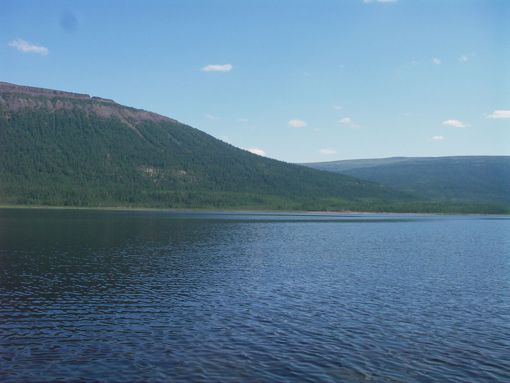 Озеро виви россия. Бодайбо озеро орон. Озеро Виви. Озеро Виви вода. Озеро Виви фото.